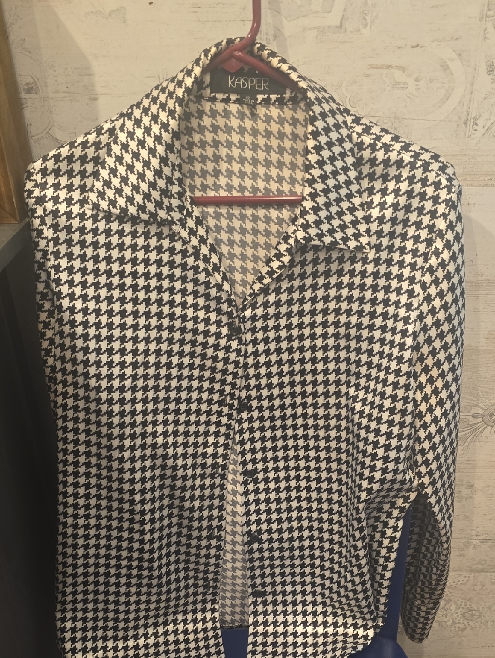 Kasper Black & White Houndstooth Button-Front Blouse